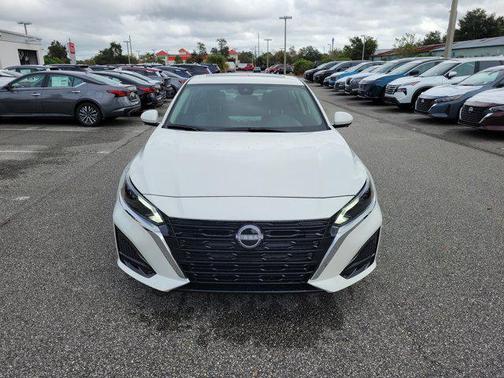 2025 Nissan Altima SL FWD