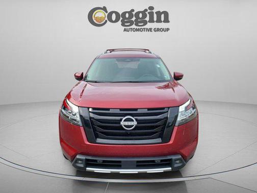 2023 Nissan Pathfinder SL FWD