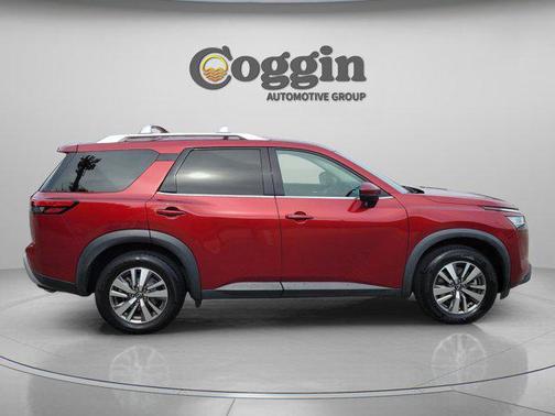 2023 Nissan Pathfinder SL FWD