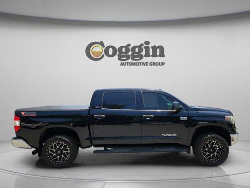 Black 2015 Toyota Tundra SR5