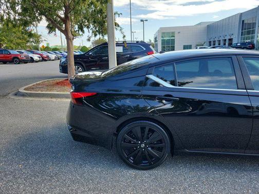 2022 Nissan Altima SR FWD