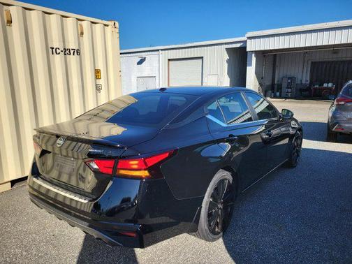 2022 Nissan Altima SR FWD