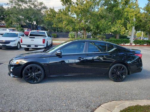 2022 Nissan Altima SR FWD