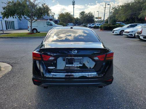 2022 Nissan Altima SR FWD