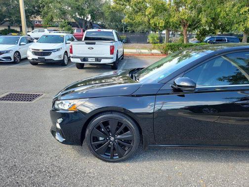 2022 Nissan Altima SR FWD