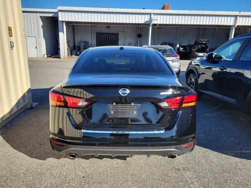 2022 Nissan Altima SR FWD