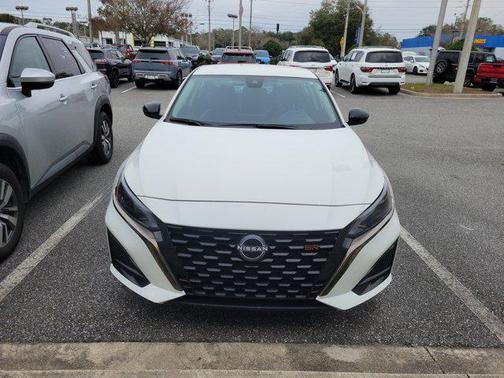 2025 Nissan Altima SR FWD