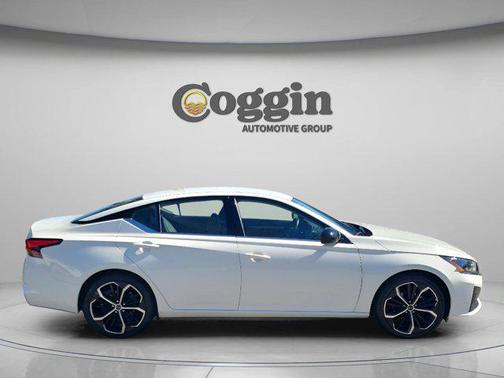 2025 Nissan Altima SR FWD