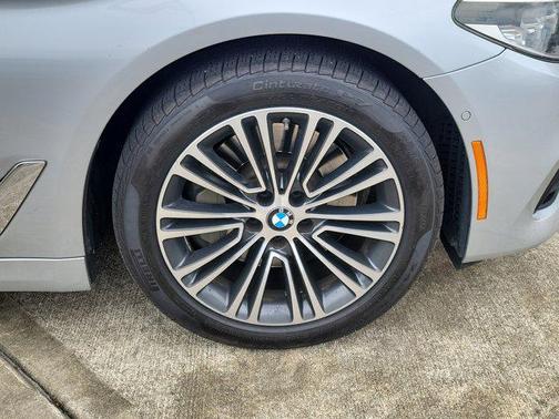 2017 BMW 540 540i