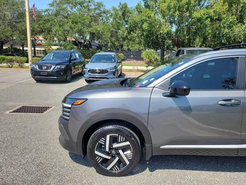 Gun Metallic 2026 Nissan Kicks SV