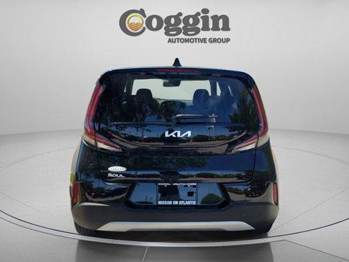 Fusion Black 2025 Kia Soul LX