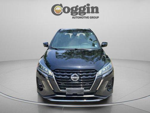 Super Black 2024 Nissan Kicks SR
