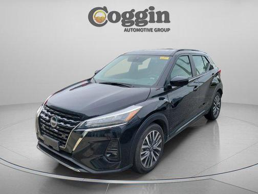 Super Black 2024 Nissan Kicks SR