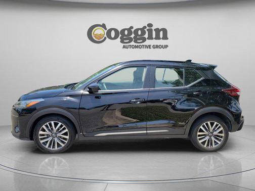 Super Black 2024 Nissan Kicks SR