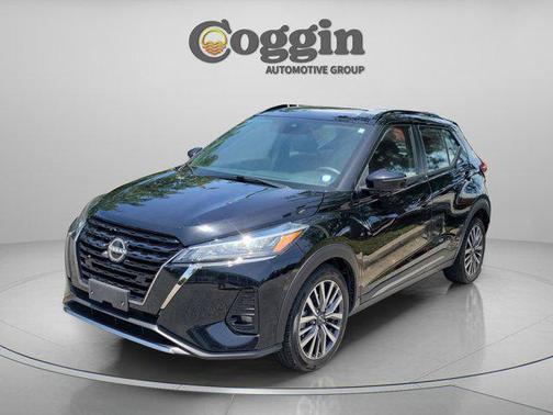 Super Black 2024 Nissan Kicks SR