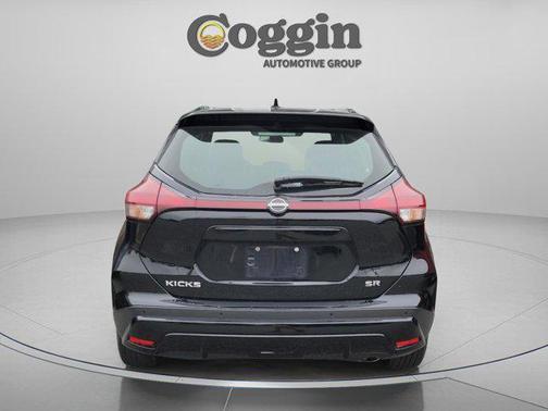Super Black 2024 Nissan Kicks SR