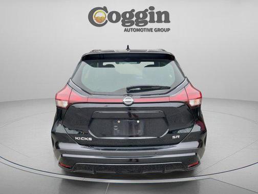 Super Black 2024 Nissan Kicks SR