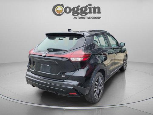 Super Black 2024 Nissan Kicks SR