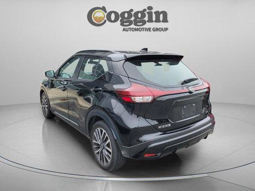 Super Black 2024 Nissan Kicks SR