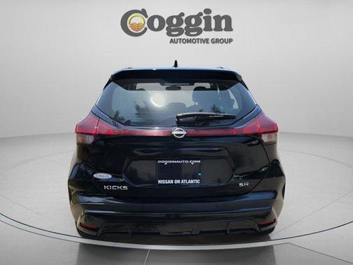 Super Black 2024 Nissan Kicks SR