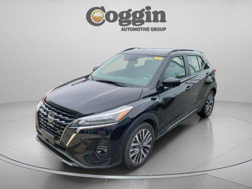 Super Black 2024 Nissan Kicks SR