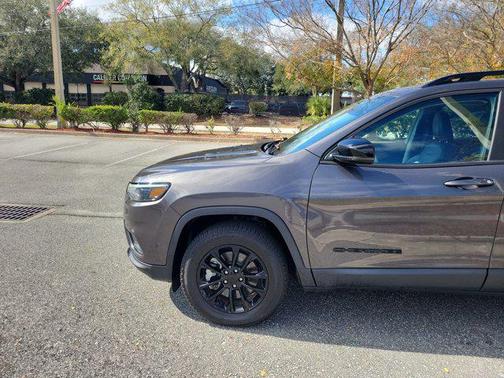 2023 Jeep Cherokee Altitude