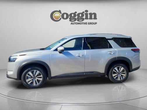 2025 Nissan Pathfinder SL FWD