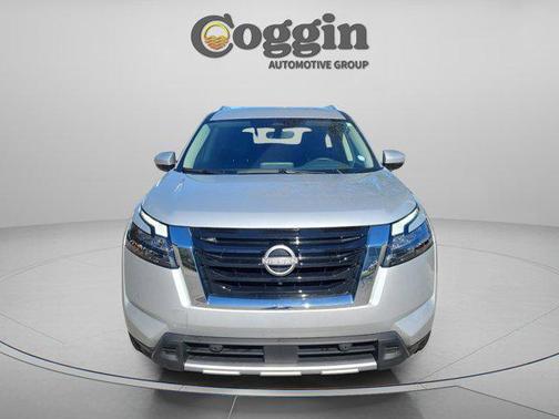 2025 Nissan Pathfinder SL FWD