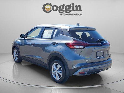 Gun Metallic 2025 Nissan Kicks S
