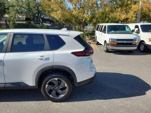 2024 Nissan Rogue SV