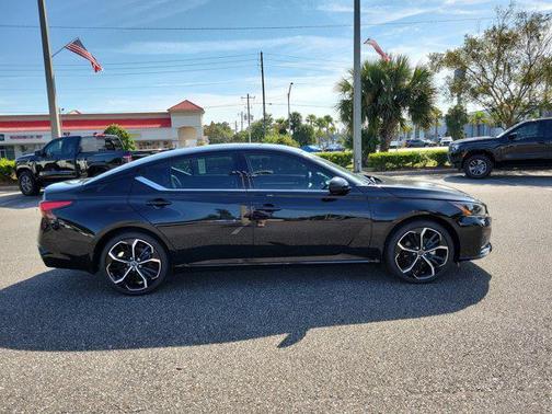 2025 Nissan Altima SR FWD