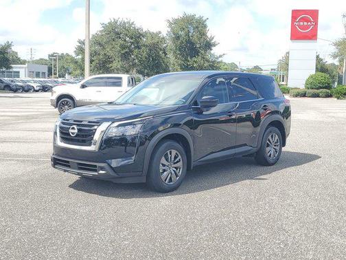 2025 Nissan Pathfinder S FWD