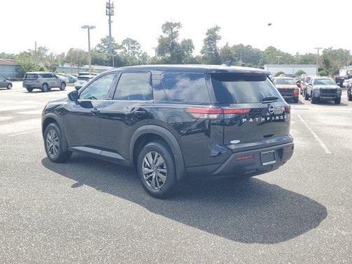 2025 Nissan Pathfinder S FWD