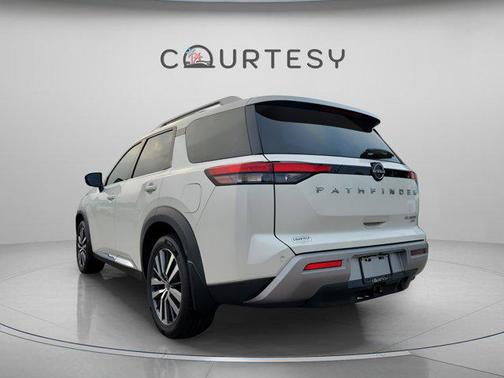2022 Nissan Pathfinder Platinum 4WD