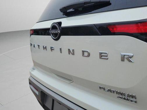 2022 Nissan Pathfinder Platinum 4WD