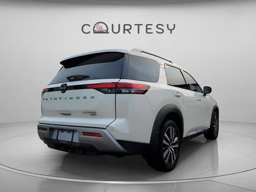 2022 Nissan Pathfinder Platinum 4WD