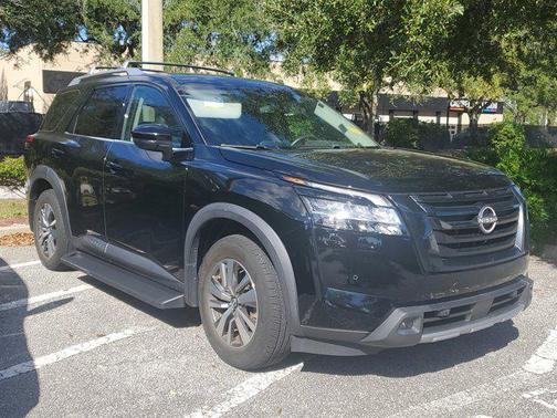 2023 Nissan Pathfinder SL FWD