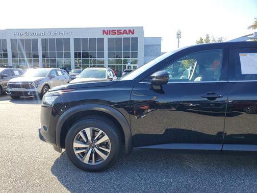 2023 Nissan Pathfinder SL FWD