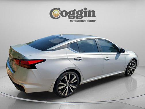 Brilliant Silver Metallic 2019 Nissan Altima 2.5 SR