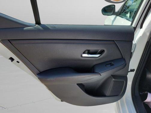 Aspen White TriCoat Pearl 2022 Nissan Sentra SR
