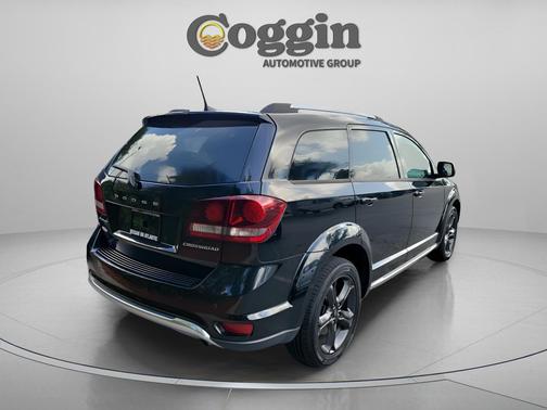 Pitch Black Clearcoat 2020 Dodge Journey Crossroad