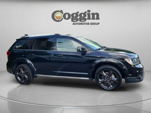 Pitch Black Clearcoat 2020 Dodge Journey Crossroad