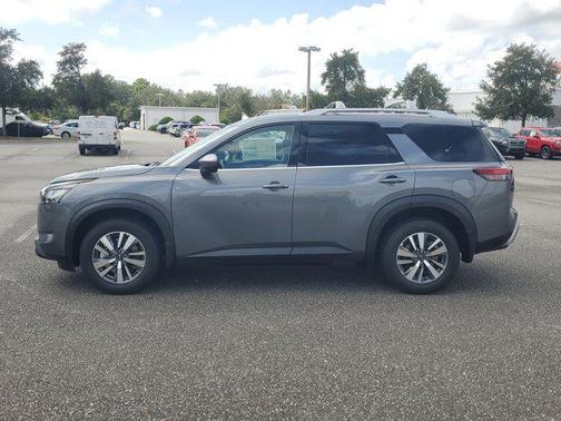 2025 Nissan Pathfinder SL 4WD