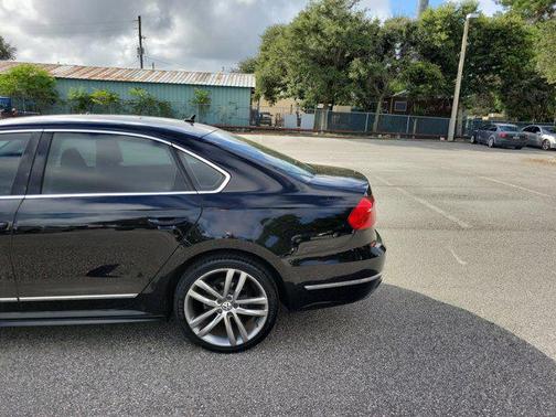 2016 Volkswagen Passat 1.8T R-Line