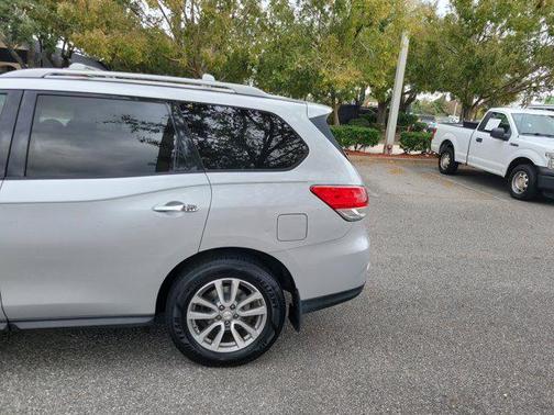 2016 Nissan Pathfinder S