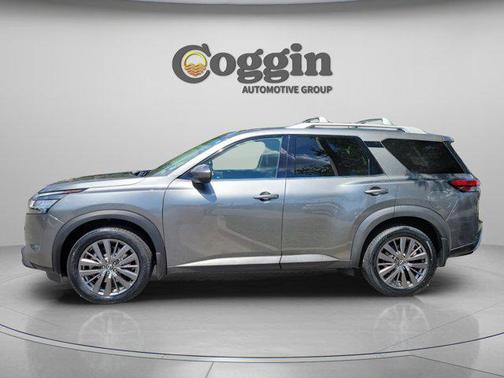 Gun Metallic 2022 Nissan Pathfinder SL 4WD