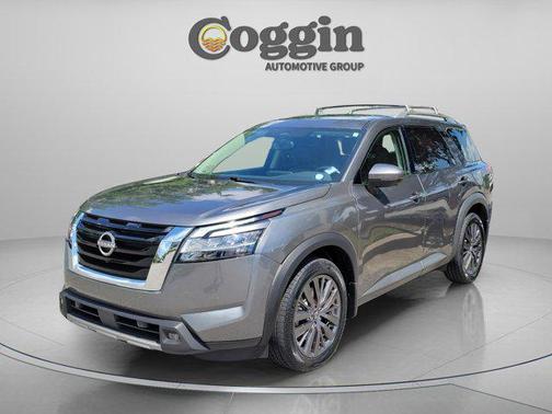 Gun Metallic 2022 Nissan Pathfinder SL 4WD
