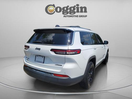 Bright White Clearcoat 2022 Jeep Grand Cherokee L Laredo