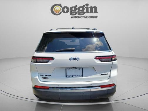 Bright White Clearcoat 2022 Jeep Grand Cherokee L Laredo