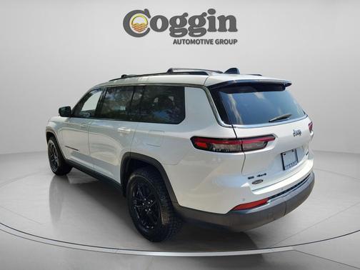 Bright White Clearcoat 2022 Jeep Grand Cherokee L Laredo